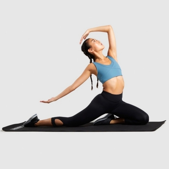 Gymshark Studio Cropped Leggings NWT - Picture 2 of 8